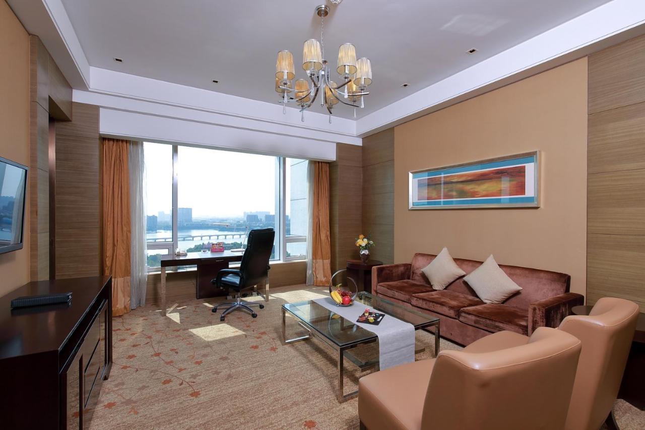 Отель Crowne Plaza Nanjing Jiangning By Ihg Экстерьер фото